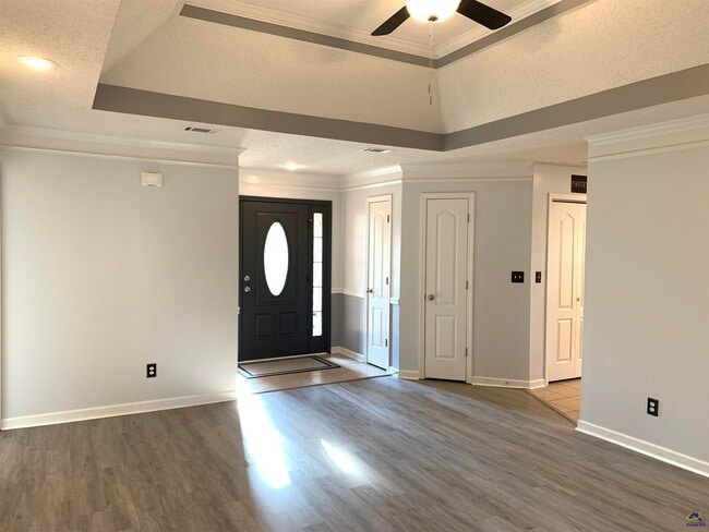 Building Photo - 110 Amber Dr