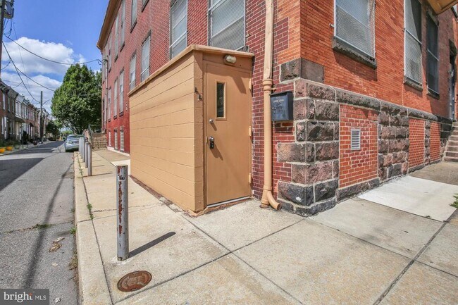 Building Photo - 2512 E Lehigh Ave