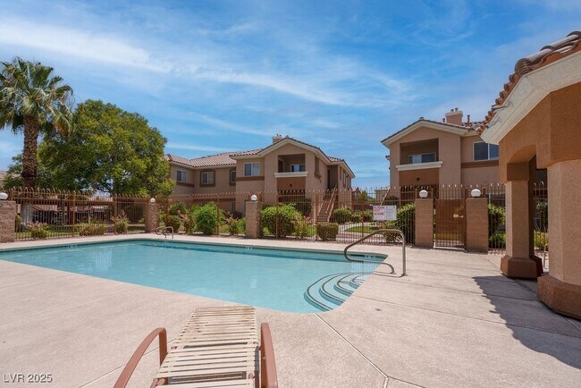 Building Photo - 1050 E Cactus Ave