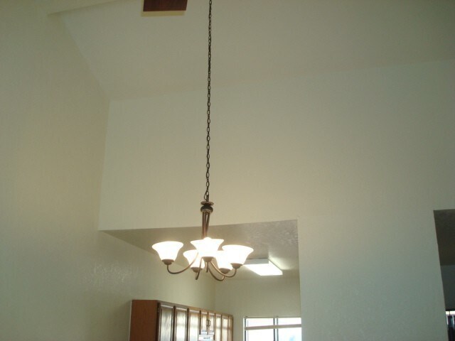 Building Photo - Cute Townhouse in Excellent Location