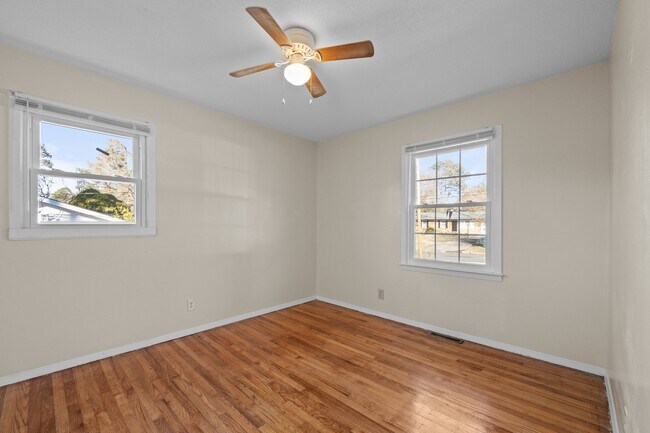 Building Photo - 2910 Kanewood Dr