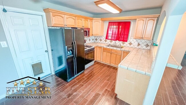 Building Photo - 3311 Camellia Dr