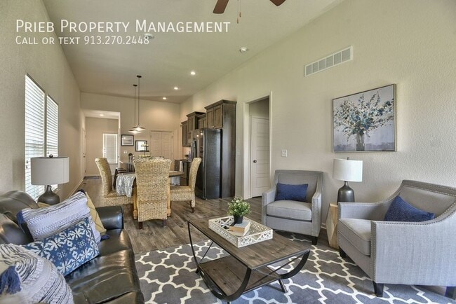 Building Photo - 443 W Apache St