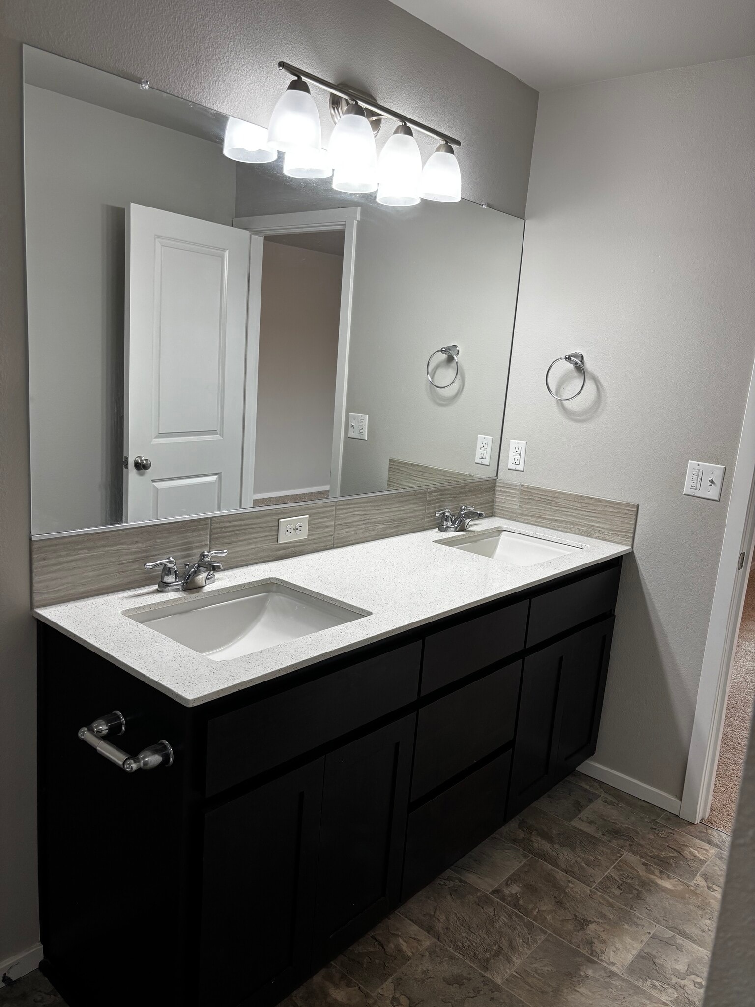 Primary suite double vanity - 20556 SE Evian Ave