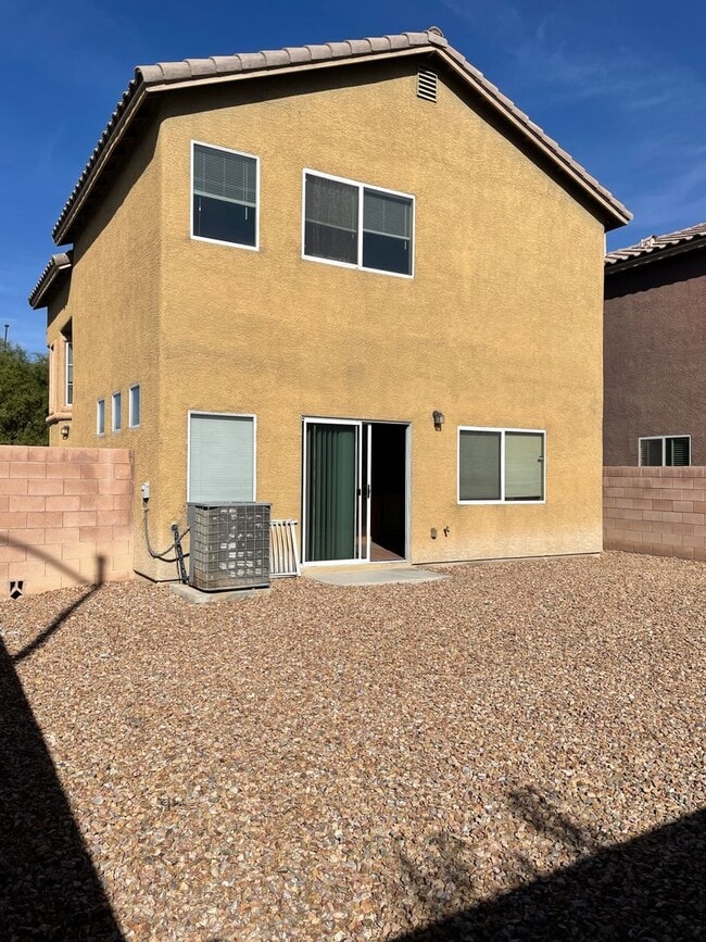 Building Photo - 3753 Hollycroft Dr