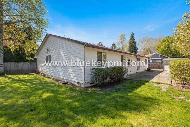 Building Photo - 3 Bed, 2 Bath Home in Wilsonville on a Cul...