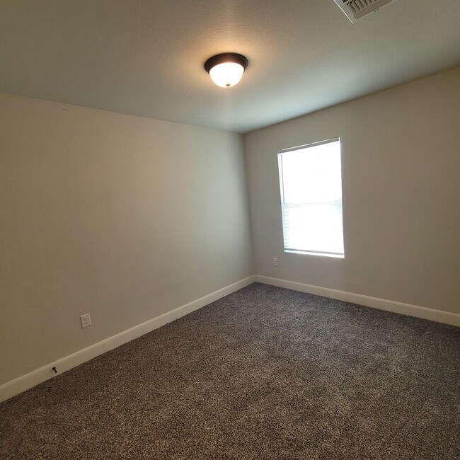 Building Photo - Townhome for rent