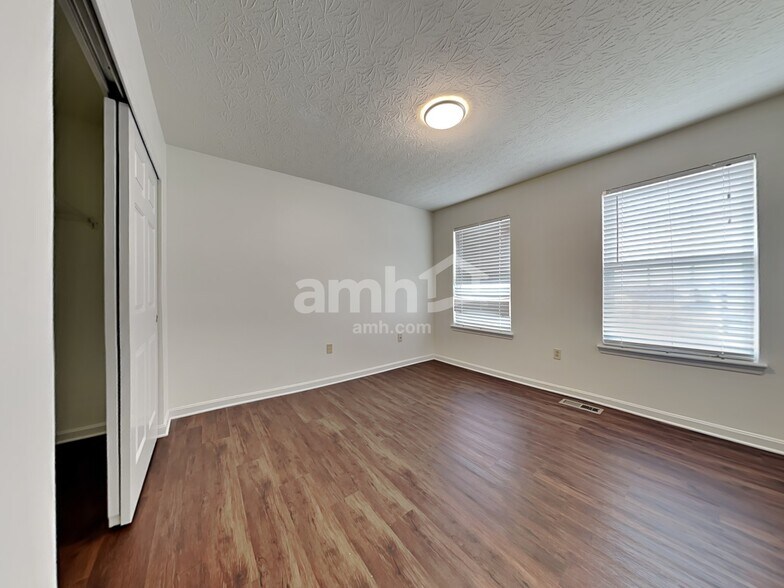 Building Photo - 10320 Fredricksburg Rd