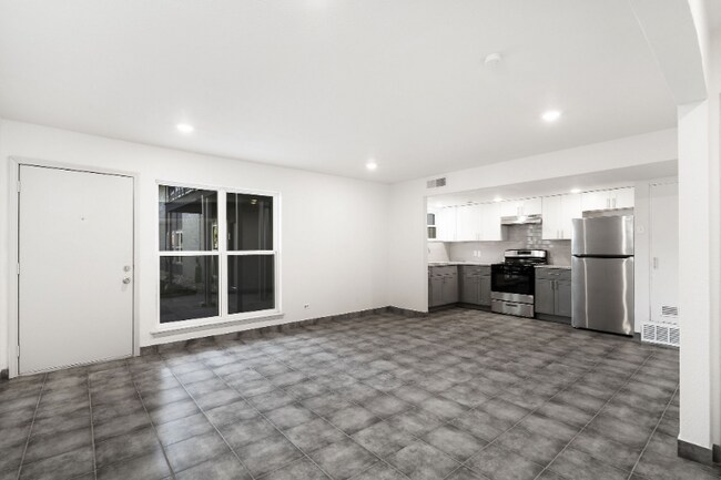 Building Photo - 2515 Clara Ln