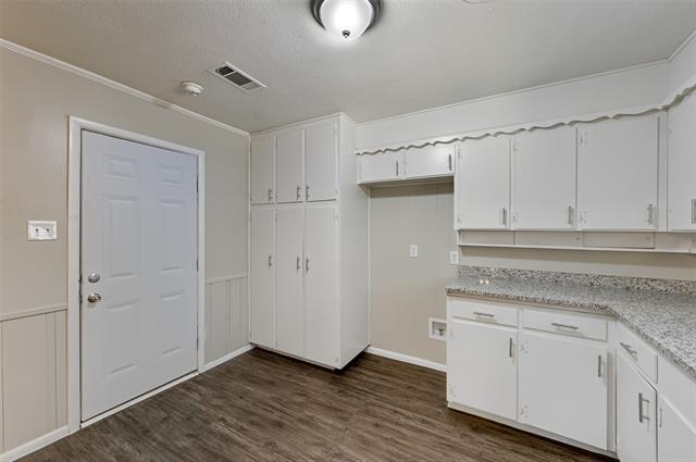 Building Photo - 2321 Carten St