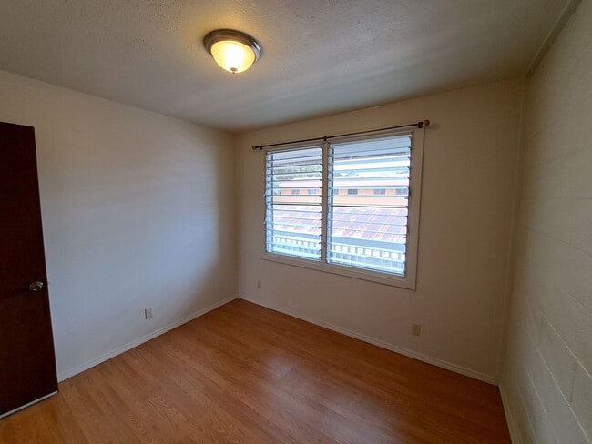 Building Photo - Kapiolani Villas
