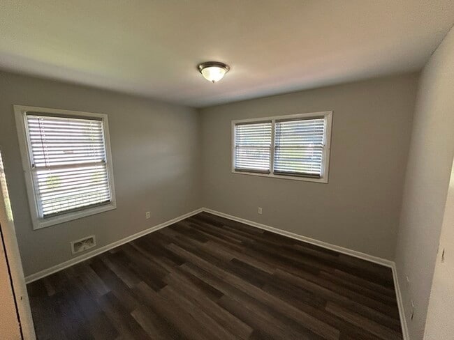 Building Photo - 1525 Matt Leonard Dr SW