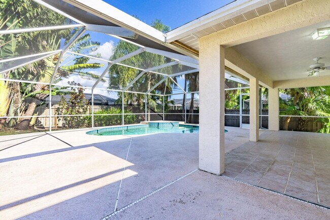 Building Photo - 967 SE Browning Ave