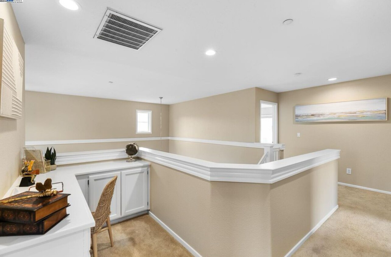 Building Photo - 6953 Bear Creek Dr