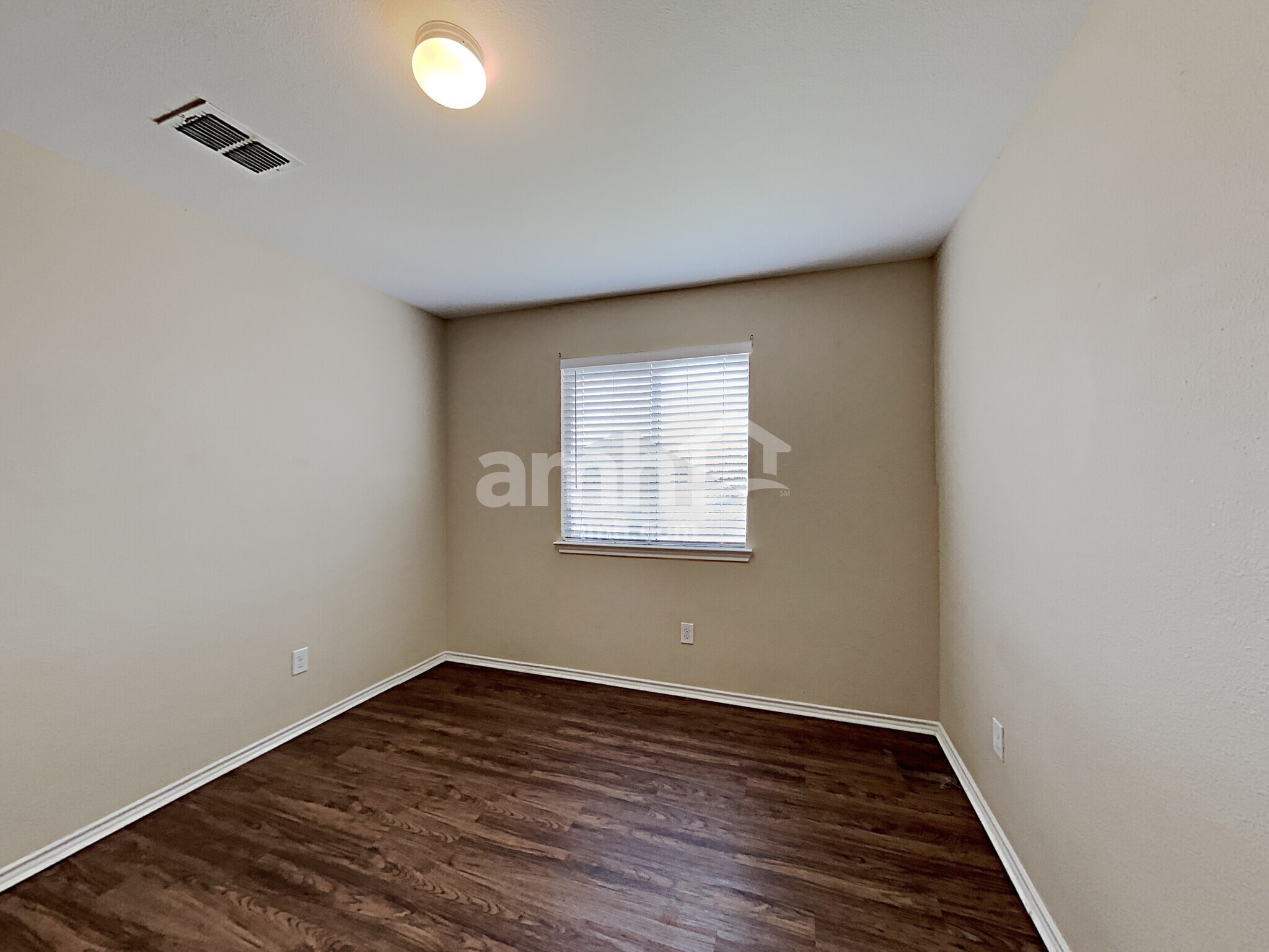 Building Photo - 9227 Mare Country