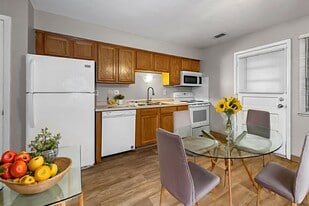 Building Photo - West Glen Apartments