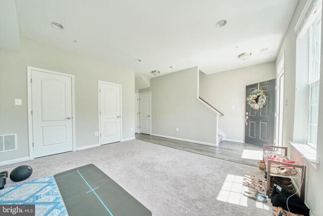 Building Photo - 18318 Woodhouse Ln