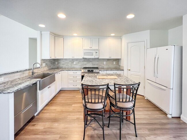 Building Photo - Suburban Dream: Exquisite 3BR Retreat with Modern Comforts and a Pet-Friendly Yard in Meridian