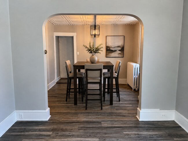 Building Photo - Modern 2 bedroom End-of-Row Townhome in Rothsville - w/ Garage & In Unit Laundry!