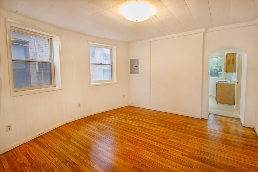 Building Photo - 421 Peebles St