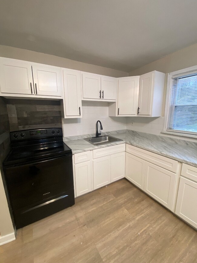 Building Photo - 829 Carson Rd