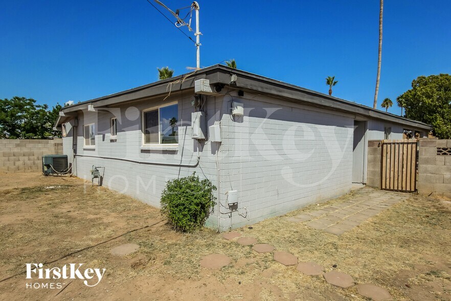 Building Photo - 8830 N 37th Ave