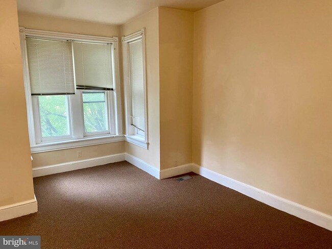 Building Photo - 1642 6th St NW