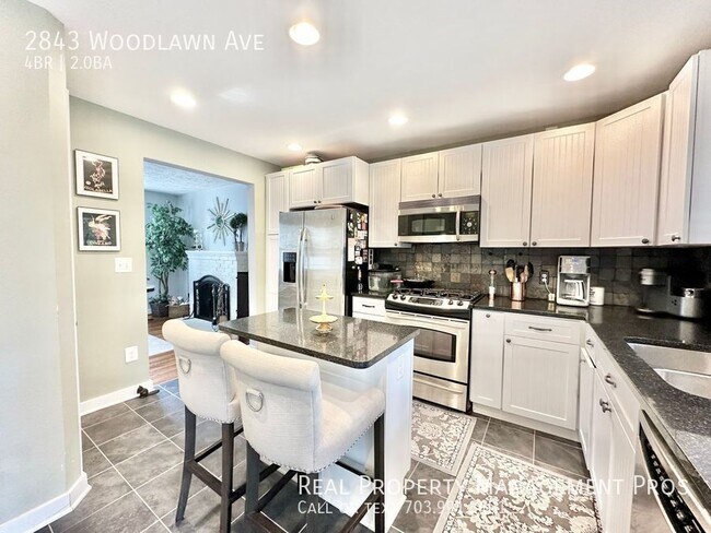 Building Photo - 2843 Woodlawn Ave