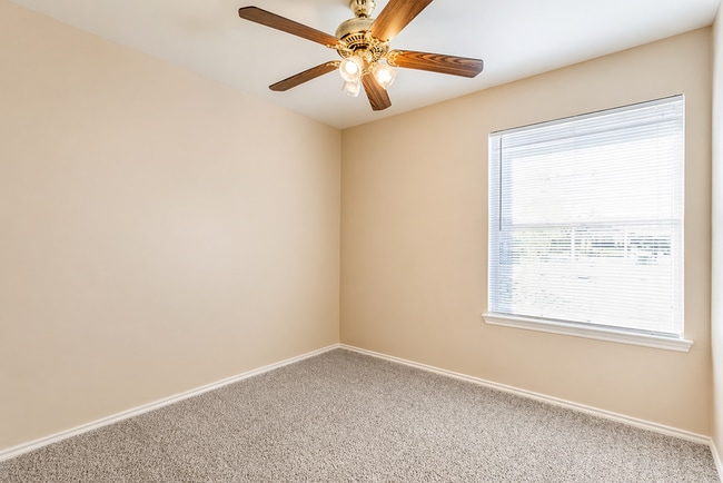 Building Photo - AVAILABLE NOW; APPLY AT OUR WEBSITE TODAY!!