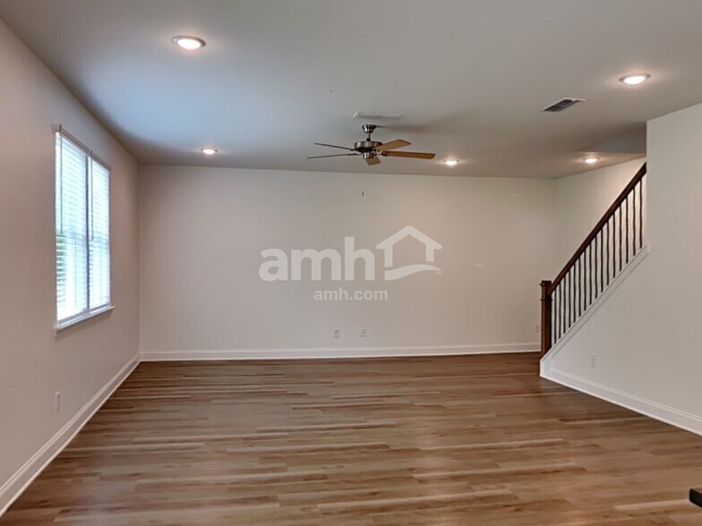 Building Photo - 130 Sapling Way