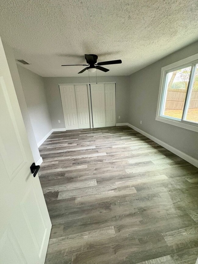 Building Photo - Fully Remodeled 3bed/2bath  Home with Bonus Room & Modern Upgrades