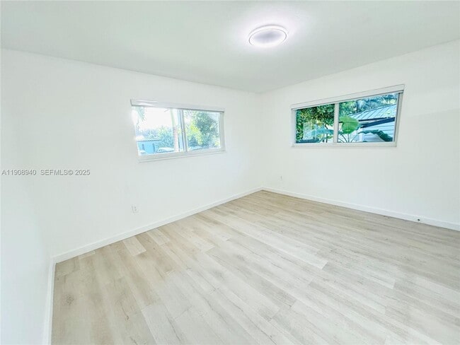 Building Photo - 330 NE 88th St