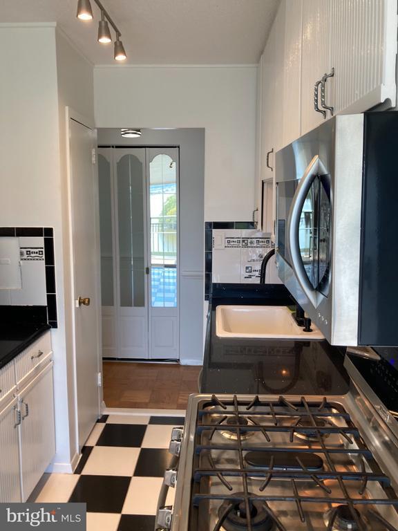 Building Photo - 501 Slaters Ln