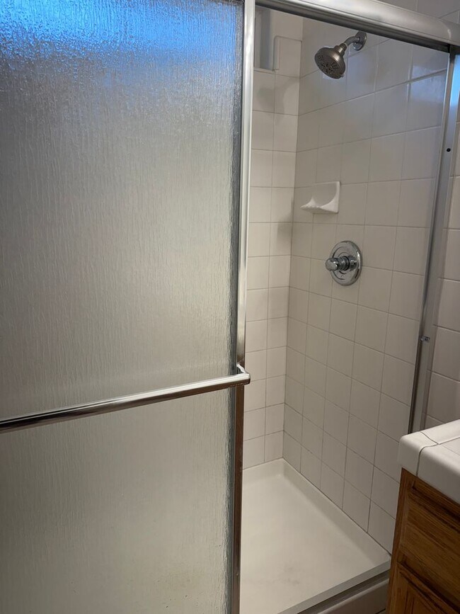 Building Photo - Move-in Ready!