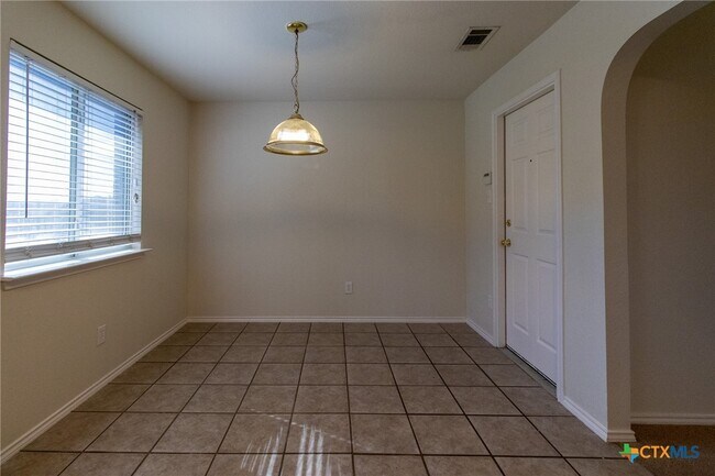 Building Photo - 3803 Lyna Ct