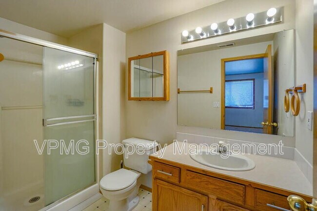Building Photo - 5502 NE 89th Ave