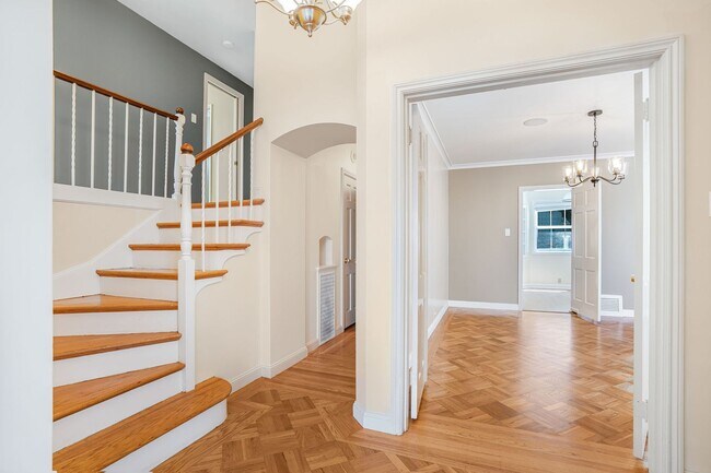 Building Photo - LAKESIDE HOUSE FOR RENT - $5,400