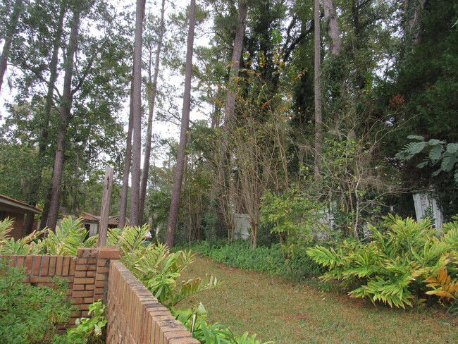 Building Photo - Brick Home in Old Wood Valley