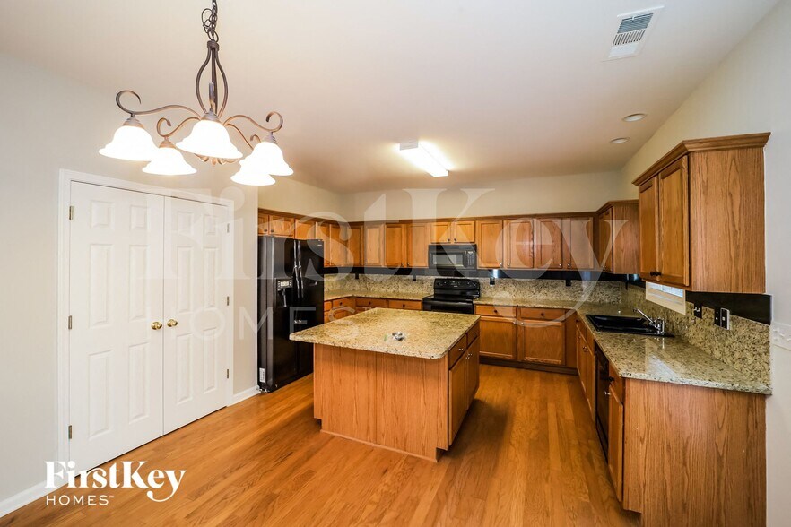 Building Photo - 5811 Buckner Creek Dr SE