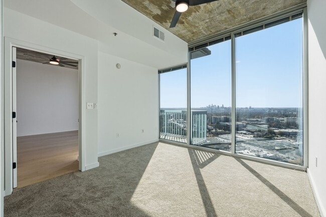 Building Photo - Sought after 1 bedroom on the 29TH FLOOR in the heart of Buckhead!