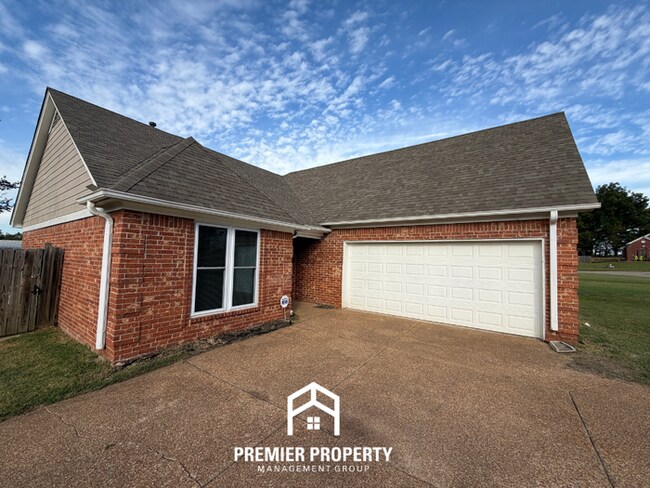 Building Photo - 270 Village Dr