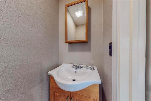 Building Photo - 2124 Robinson St