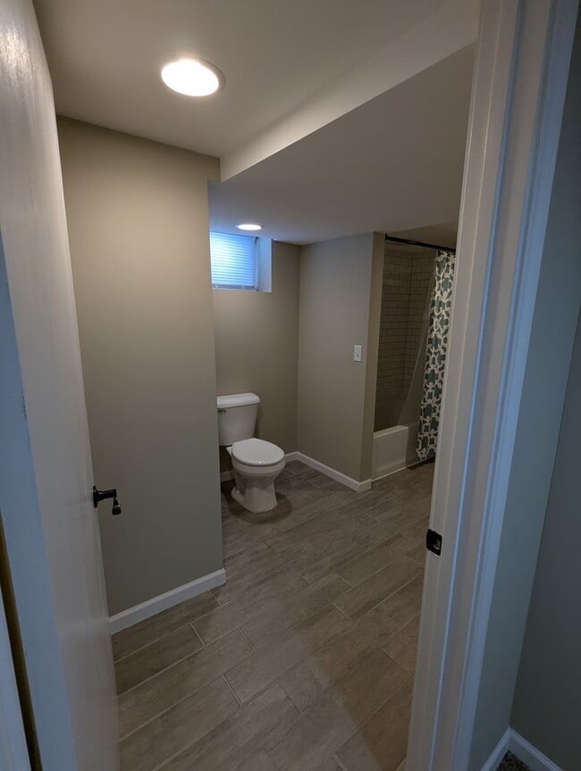 Building Photo - Charming & Spacious Home in the Heart of R...