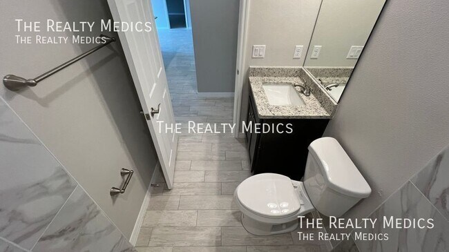 Building Photo - 3290 Halden Ave SE