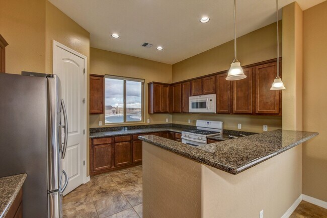 Building Photo - 3 Bed 2 Bath Home with 2.5 Car Garage for Rent in Granville!