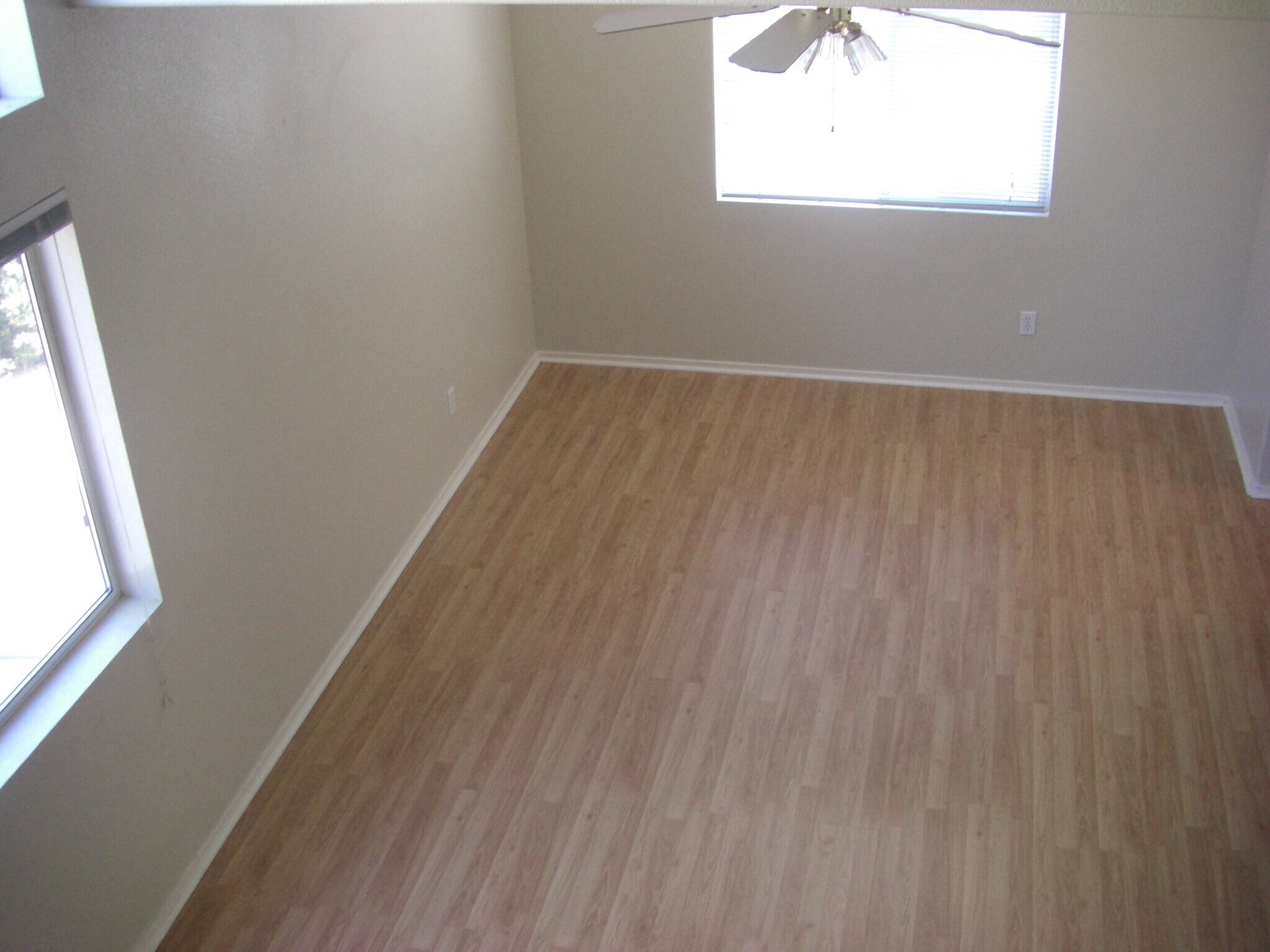 Hardwood floors - 9402 Santa Fe Rose Street