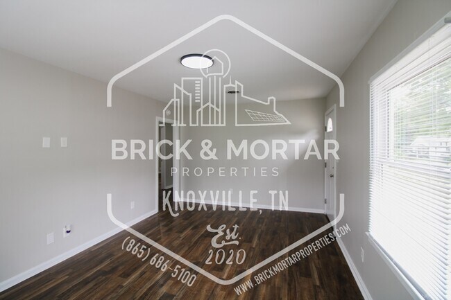 Building Photo - 907 Cherokee St