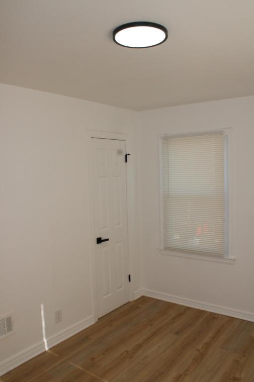 Building Photo - 3910 NE Vivion Rd