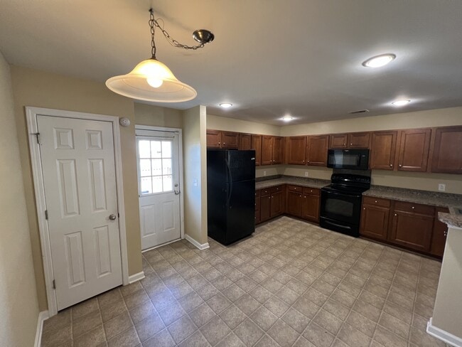 Building Photo - 1221 Briar Rose Ln