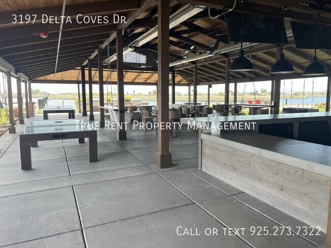 Building Photo - Gorgeous 5 Bed, 3 Bath in Highly Desirable...